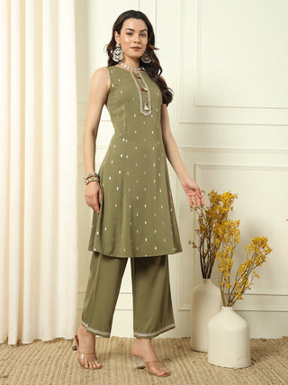 Green Crepe Foil Print Suit Set with Net Dupatta