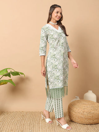 Green Cotton Printed & Lace Detailing Straight Shape Suit Set with Organza Dupatta