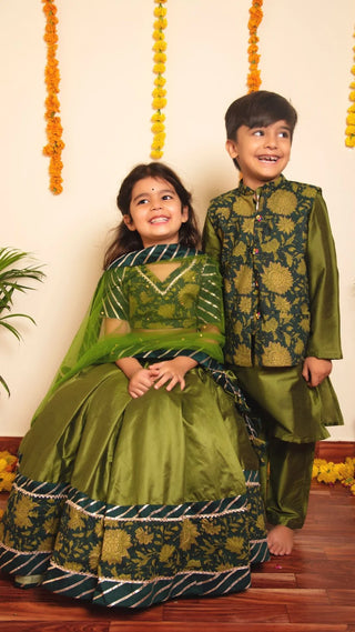 Solid Green Cotton Silk Kurta Pant Set with Printed Nehru Jacket