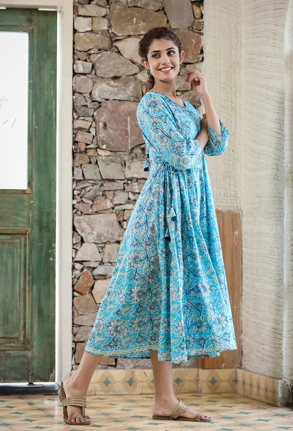 Latest Partywear Ethnic Gown For Women Online At Best Price - Shop online  women fashion, indo-western, ethnic wear, sari, suits, kurtis, watches,  gifts.